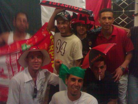C bizare!!!???!!! de prendre des Tofs ensemble..MCA VS USMA